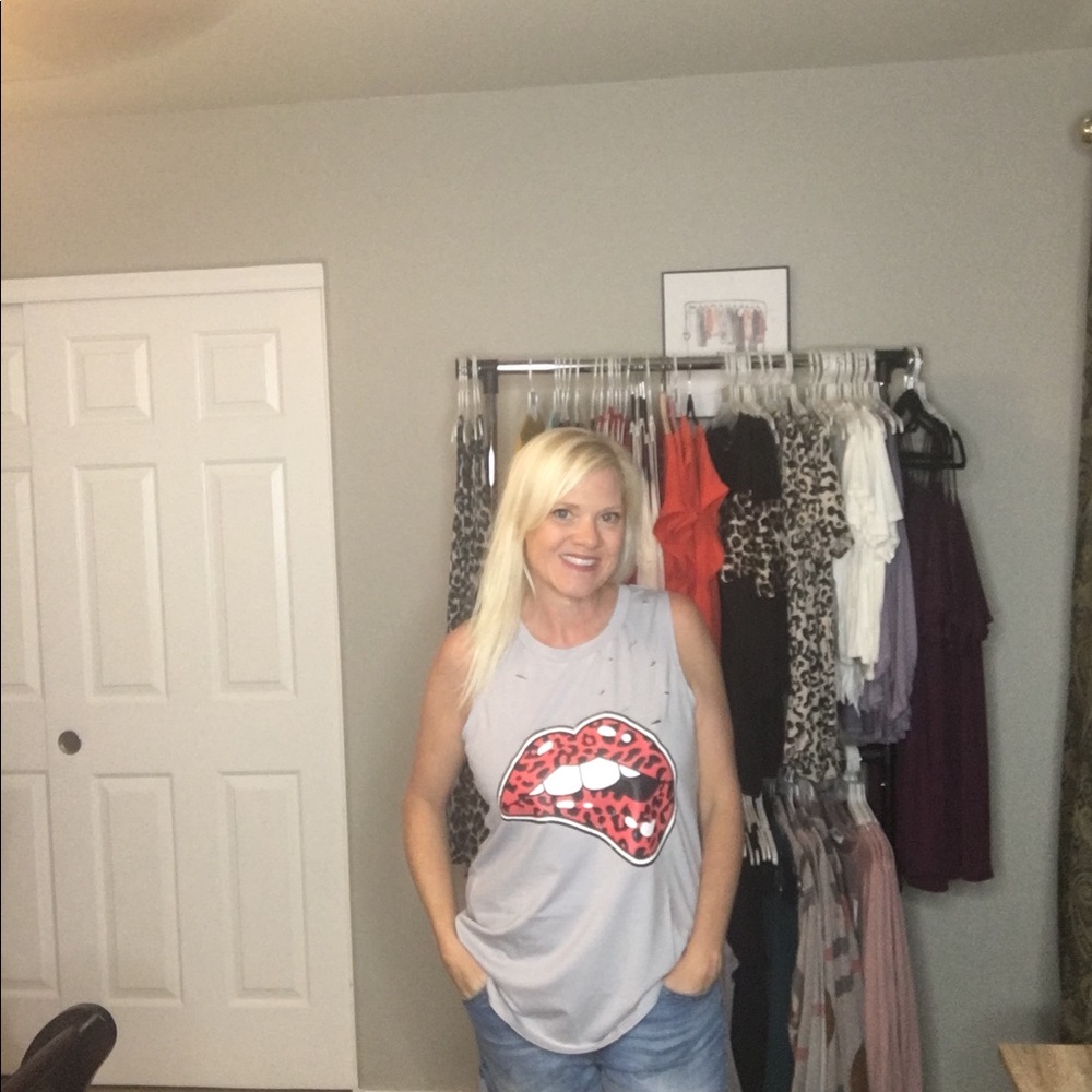 Distressed Leopard Lips sleeveless